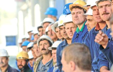 За год Беларусь потеряла больше 70 тысяч работников