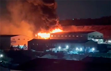 В московитском Владивостоке на одном из складов масштабный пожар