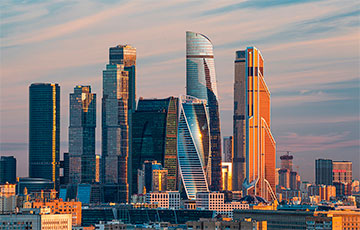 В «Москва-сити» загорелась строящаяся башня