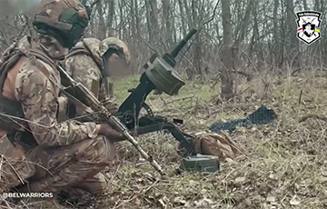 Бойцы полка Калиновского бьют по московитам из гранатомета АГС-17
