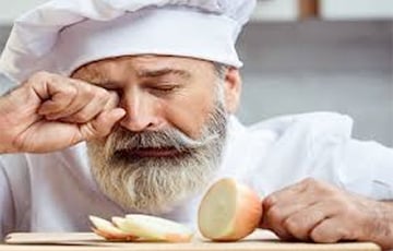 Ученые рассказали, как правильно нарезать лук, чтобы избежать слез