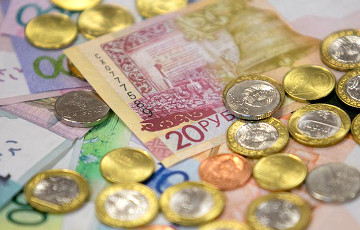 Почти половину своей зарплаты белорусы тратят на питание