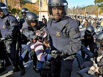 В Барселоне студенты подрались с полицией