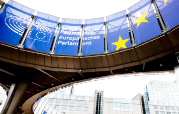 В Европарламенте дали зеленый свет тарифному соглашению с США