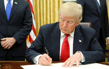Трамп подписал указ о 10% пошлинах для всех стран мира