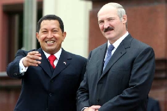 Встреча в Москве: Лукашенко криво улыбается (Фоторепортаж)