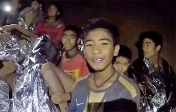Появилось первое видео спасательной операции в Таиланде