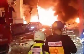 Попадание иранской ракеты в жилой район в Тель-Авиве показали на видео