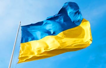 Жители Рубежного, вывезенные в Луганск, вывесили украинский флаг и устроили митинг