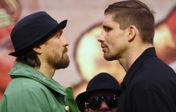 Усик и Верховен впервые сошлись в битве взглядов перед боем в Египте