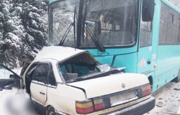 В Полоцком районе легковое авто влетело во встречный рейсовый автобус
