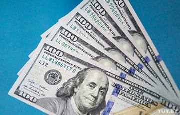 Доллар со старта пробил психологическую отметку