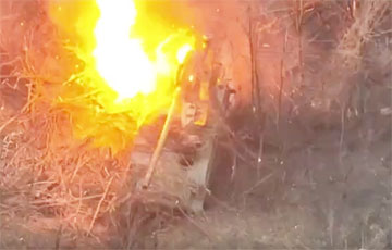 Украинские воины сожгли московитскую САУ «Гиацинт»