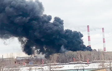 В Екатеринбурге вспыхнул пожар на одном из крупнейших московитских военных заводов