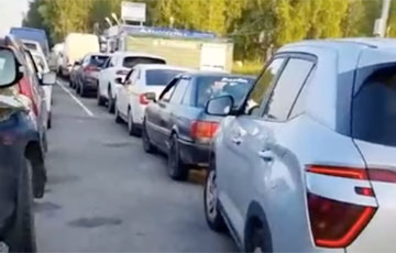 Сотни машин застряли на беларусско-московитской границе