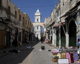 На окраине Триполи произошла серия мощных взрывов