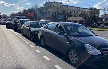 В Минске собрался «паровозик» из пяти легковушек
