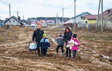 В Гродно целый микрорайон превратился  в остров среди болота