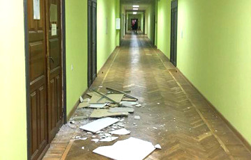 В гомельском университете во время занятий обвалился потолок
