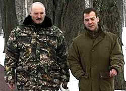 Лукашенко одел на встречу c Медведевым камуфляжную форму (Фото, видео)