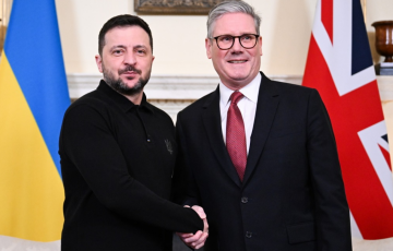 Зеленский провел разговор со Стармером перед встречей с Трампом