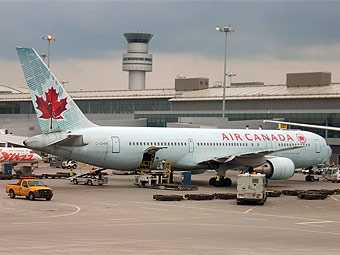 Лайнер Air Canada вынужденно сел в Монреале из-за повздоривших пассажиров