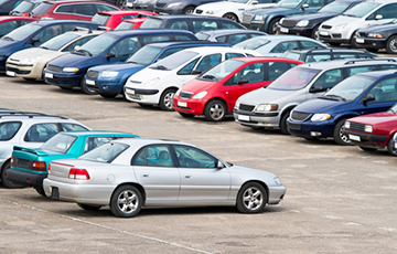 Продажи легковых авто в Беларуси обвалились втрое