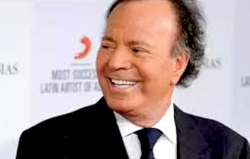 Хулио Иглесиас подал в суд на вице-премьера Испании