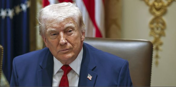 Эксперт: Трамп мог пережить микроинсульт во время выступления