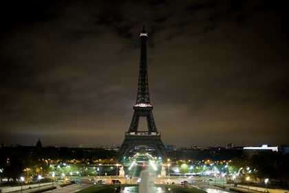 В Париже эвакуировали Эйфелеву башню из-за вероятного террориста