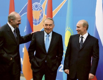 Казахстан, Россия и Беларусь могут создать лучшее объединение, чем ЕС - Назарбаев