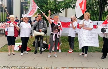 Белорусы Варшавы провели пикет возле посольства РФ