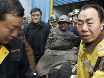 В Китае из-под завалов спасли 45 горняков
