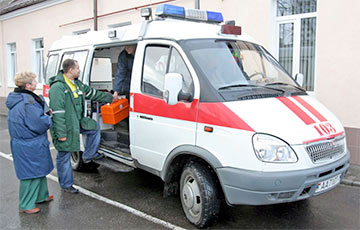 «Белые халаты»: В Минске на бригаду «скорой помощи» напал человек с топором