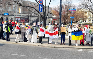 Белорусы, поляки и украинцы выстроились в цепь солидарности