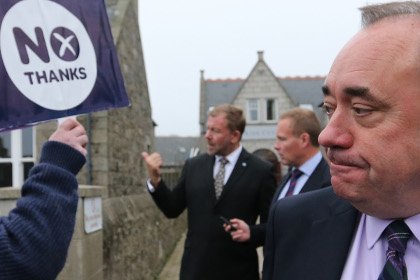Премьер Шотландии обвинил Лондон в обмане участников референдума