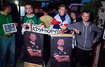 В Бресте центр олимпийского резерва вышел на акцию солидарности с футболистами «Крумкачоў»