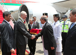 Лукашенко привез с собой в Индонезию 80 человек