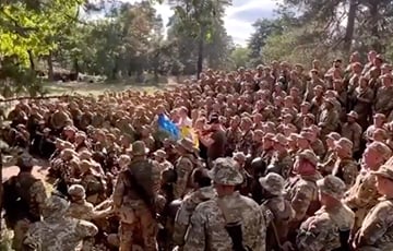 Украинские воины поют гимн перед наступлением: мощное видео