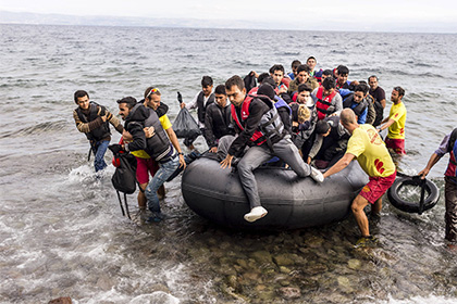 Евросоюз начал военную операцию против перевозчиков мигрантов