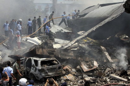 Число жертв авиакатастрофы в Индонезии превысило 140 человек