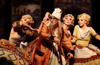 Белорусский спектакль "Похищение Европы, или Театр Уршули Радзивилл" покажут в Лондоне