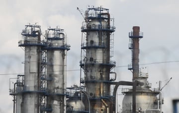 Горит один из крупнейших НПЗ системы «Роснефти»