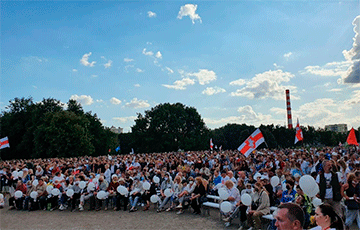 Фотофакт: Митинг-концерт в поддержку Тихановской идет на рекорд
