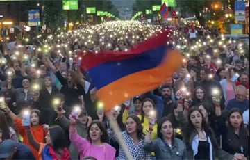 Тысячи протестующих в Ереване потребовали отставки Пашиняна