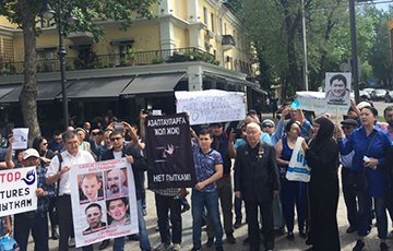 Жители Алматы и Астаны вышли на акции протеста