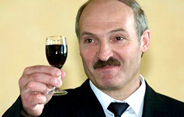 Додон подарил Лукашенко мед и орехи «в обмен» на тракторы