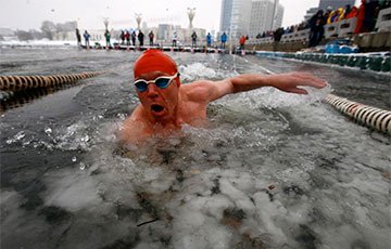 В Минске платят от 40 рублей, чтобы искупаться в ледяной воде
