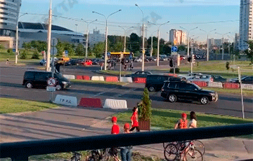 Видеофакт: В Минске водители снова засигналили кортеж «Саши 3%»