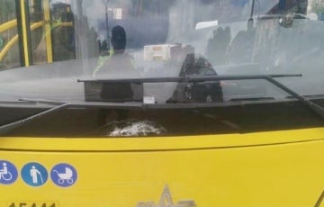 В Минске Nissan врезался в автобус